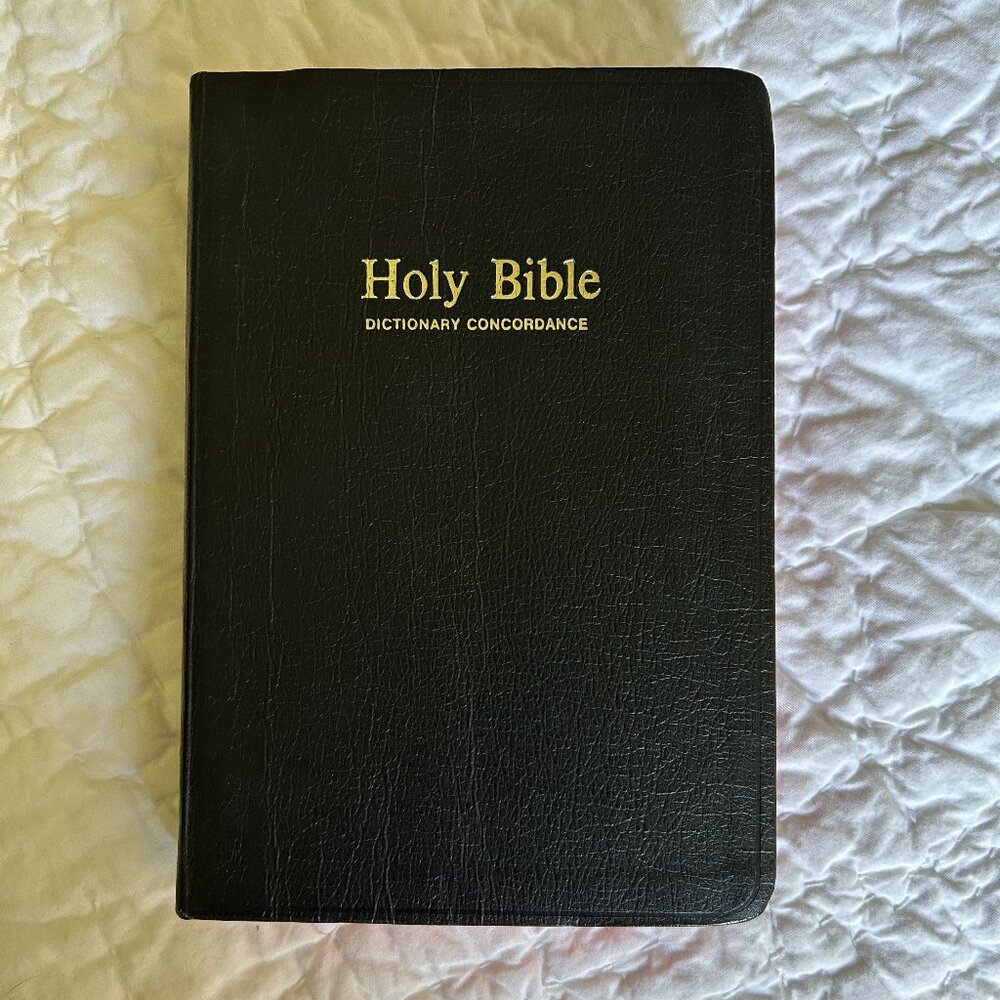 Holy Bible Dictionary Concordance Red Letter Edition King James Version Royal